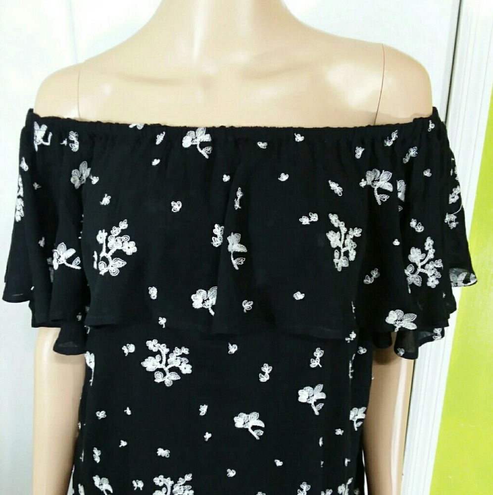 Jodifl Off Shoulder Ruffle Embroidered Tunic S - Picture 2 of 5